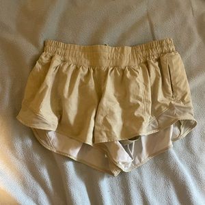 Lululemon 2.5 low rise hotty hot shorts